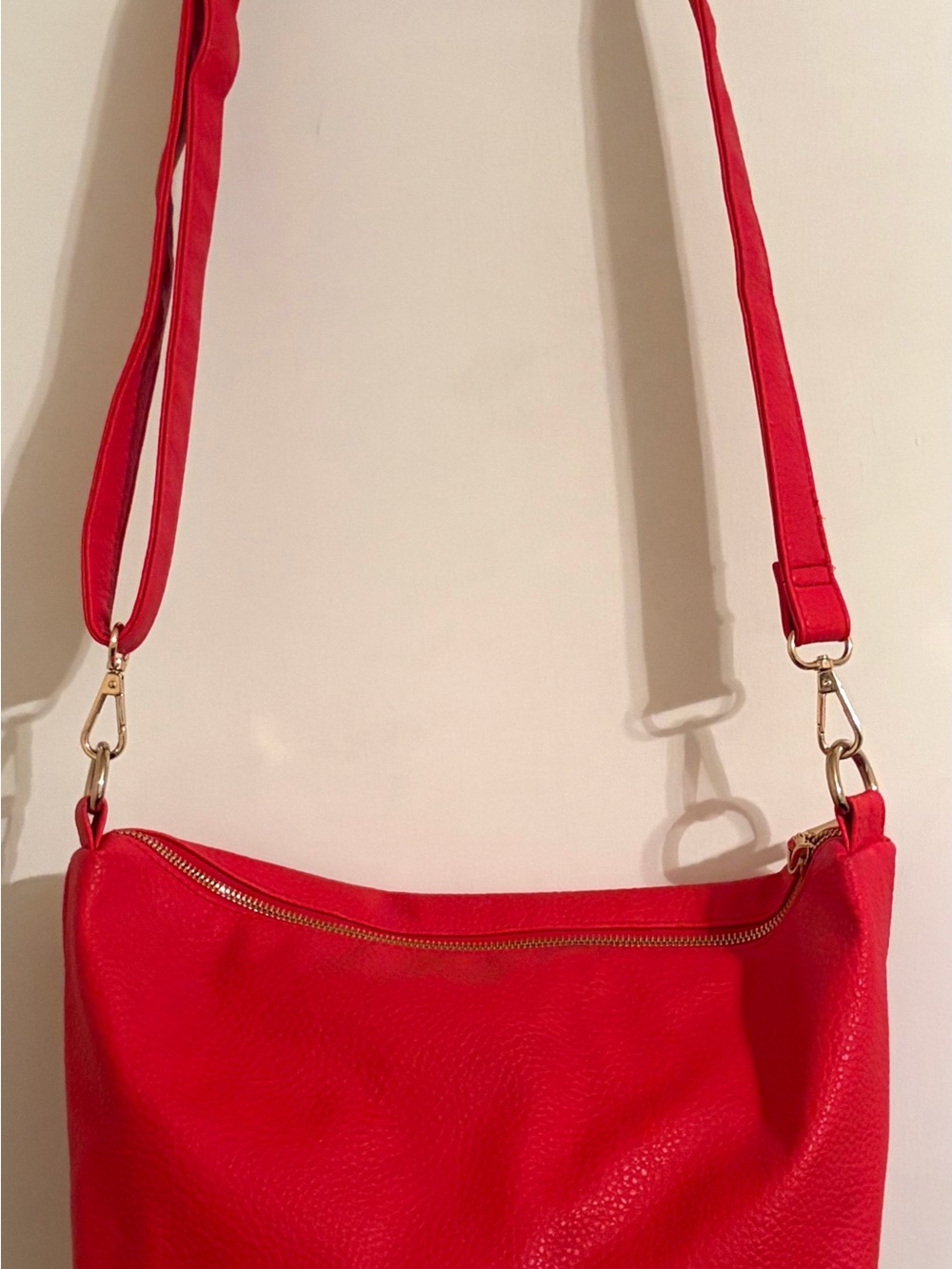 BCBG Paris Red Crossbody Bag & Black Tie Wallet Clutch Bundle - Picture 7 of 16